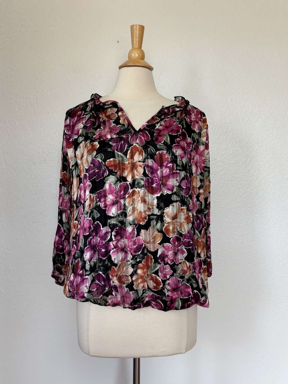 Black & Purple Metallic V-Neck Floral 3/4 Sleeve Blouse